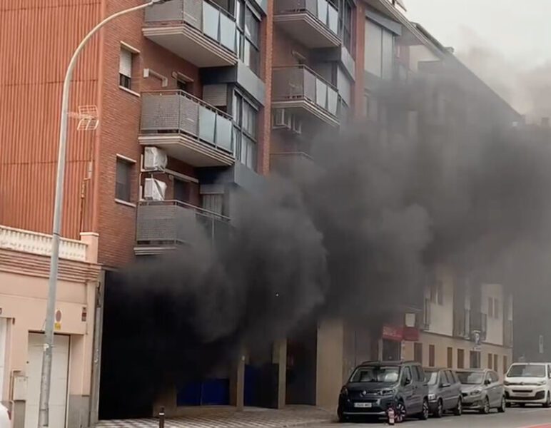 La Bustia incendi parquing Esparreguera 29 maig 2026