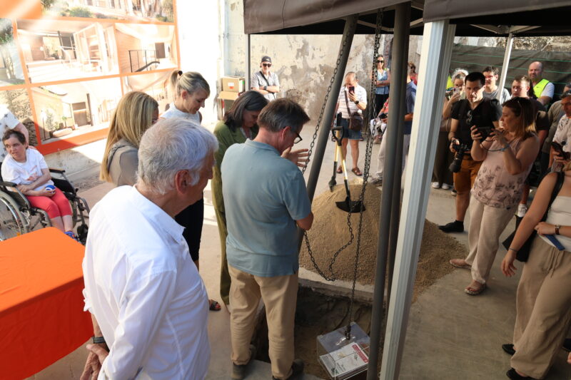 La Bustia primera pedre Residencia del Riu Martorell 13