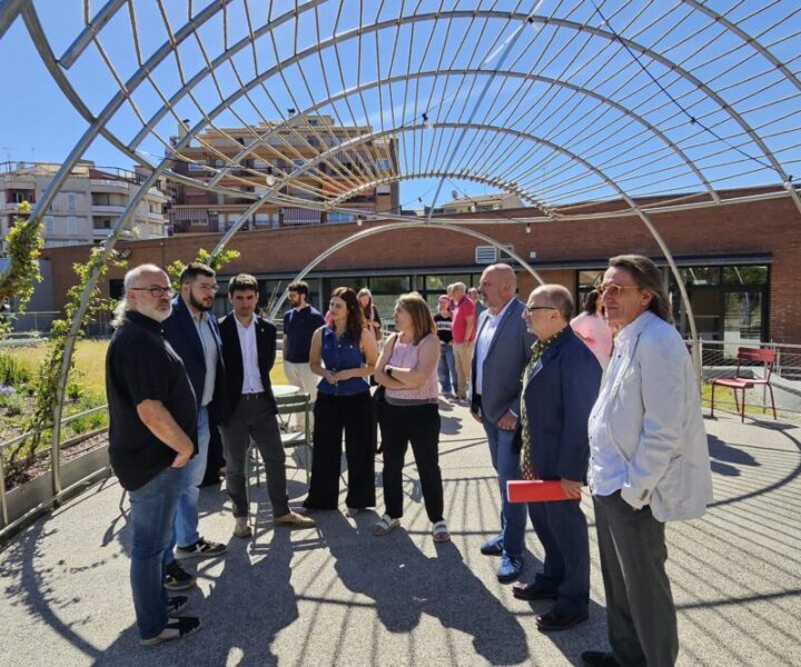 La Bustia representants institucions visita nova biblioteca Olesa