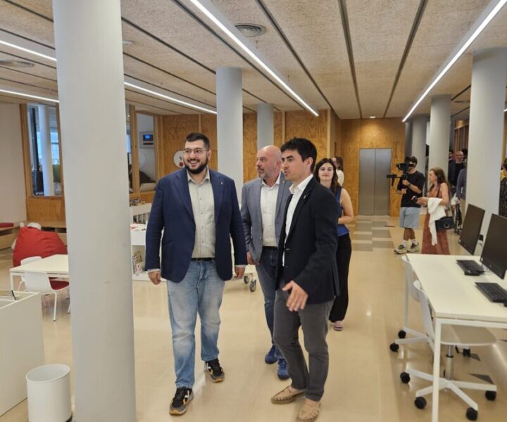 La Bustia representants institucions visita nova biblioteca Olesa