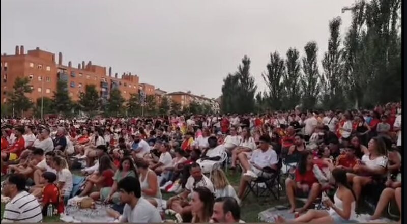 La Bustia Martorell pantalla gegant i celebracions Espanya campiona Copa Mon futbol 2026