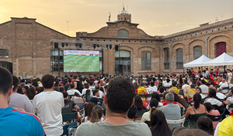 La Bustia Masquefa pantalla gegant i celebracions Espanya campiona Copa Mon futbol 2026