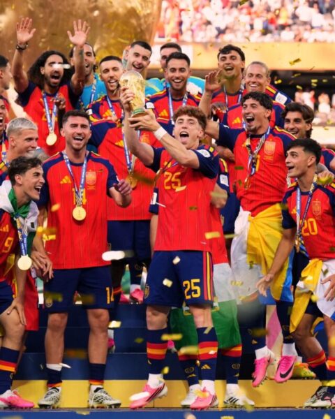 La Bustia Mundial Espanya i Eric Garcia