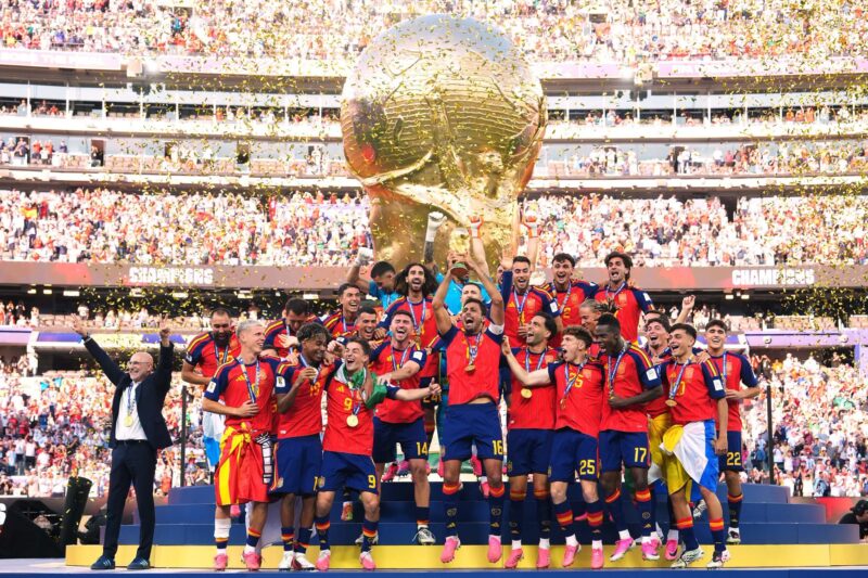 La Bustia Mundial Espanya i Eric Garcia