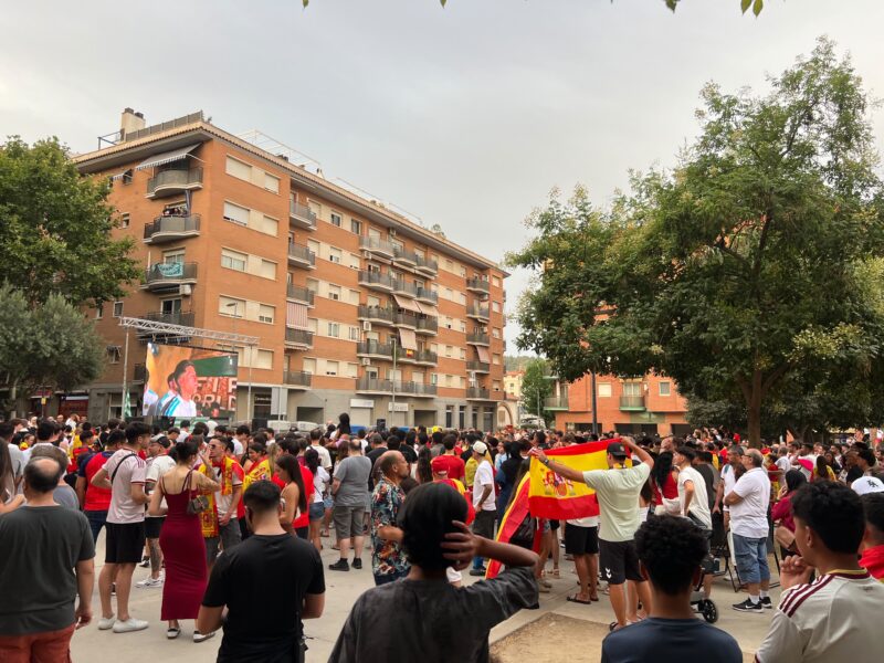 La Bustia Olesa pantalla gegant i celebracions Espanya campiona Copa Mon futbol 2026