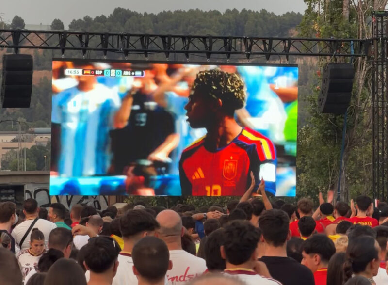 La Bustia Sant Andreu pantalla gegant i celebracions Espanya campiona Copa Mon futbol 2026
