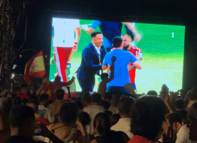 La Bustia Sant Andreu pantalla gegant i celebracions Espanya campiona Copa Mon futbol 2026