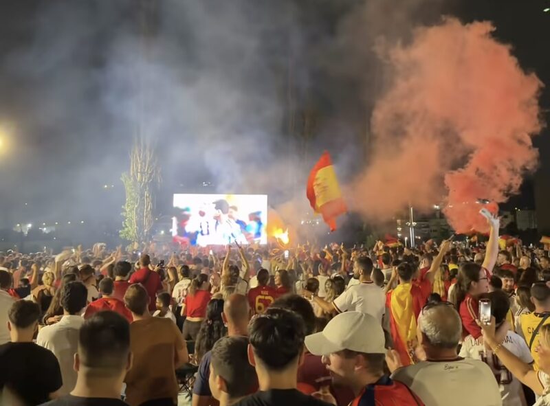 La Bustia Sant Andreu pantalla gegant i celebracions Espanya campiona Copa Mon futbol 2026