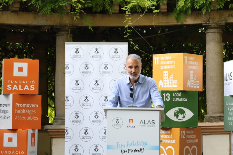 La Bustia entrega claus habitatges protegits edificis Auro i Els Oms Martorell