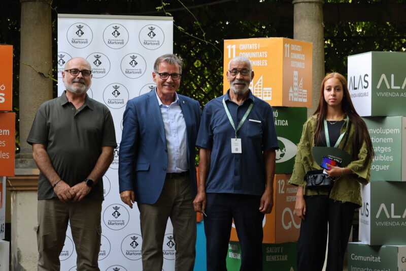 La Bustia entrega claus habitatges protegits edificis Auro i Els Oms Martorell