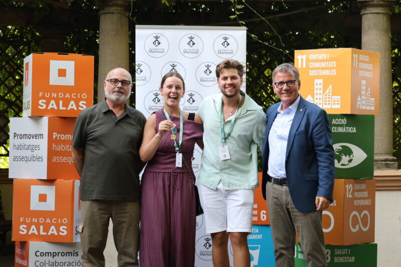 La Bustia entrega claus habitatges protegits edificis Auro i Els Oms Martorell