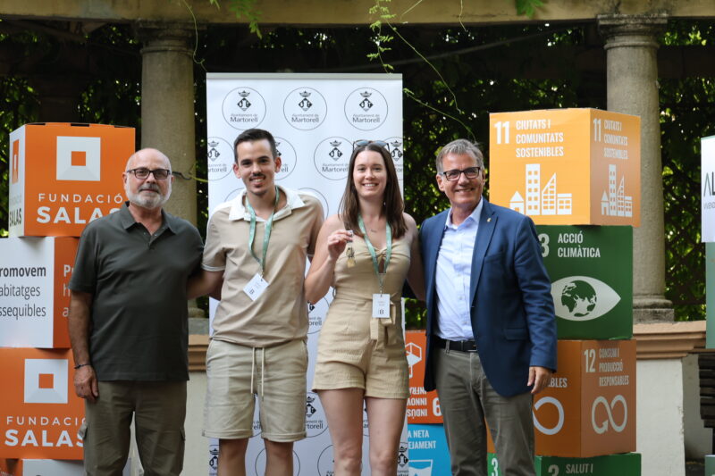 La Bustia entrega claus habitatges protegits edificis Auro i Els Oms Martorell