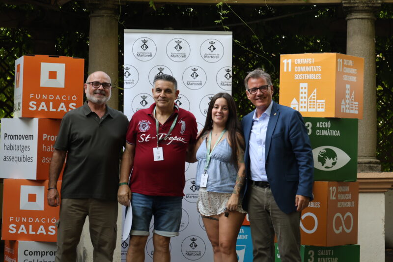 La Bustia entrega claus habitatges protegits edificis Auro i Els Oms Martorell
