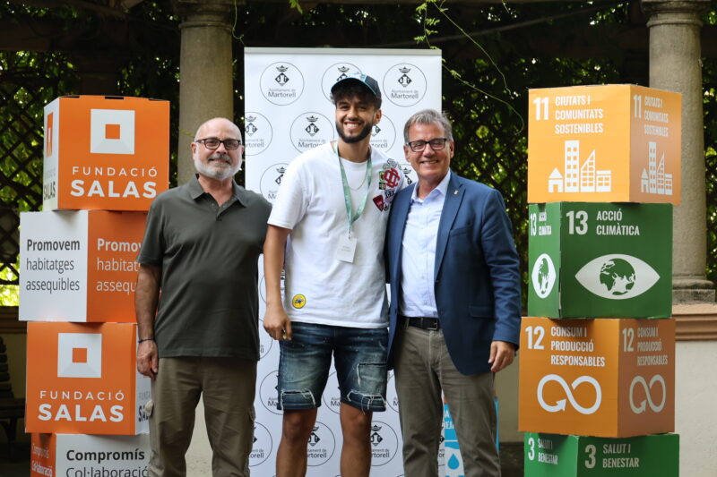 La Bustia entrega claus habitatges protegits edificis Auro i Els Oms Martorell