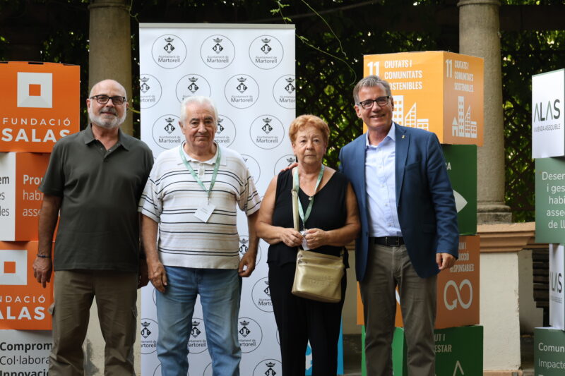 La Bustia entrega claus habitatges protegits edificis Auro i Els Oms Martorell