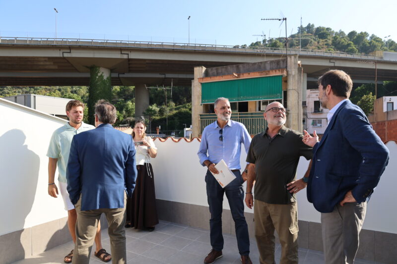 La Bustia entrega claus habitatges protegits edificis Auro i Els Oms Martorell