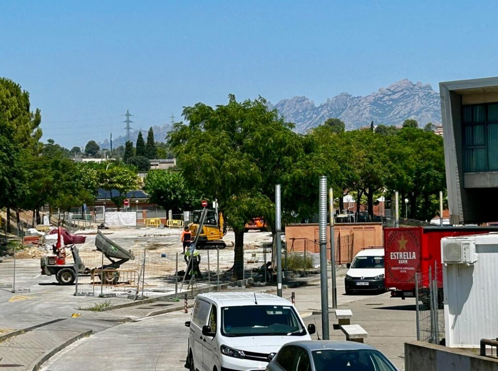 Comença la instal·lació de pèrgoles fotovoltaiques al Complex Esportiu Municipal de Sant Esteve