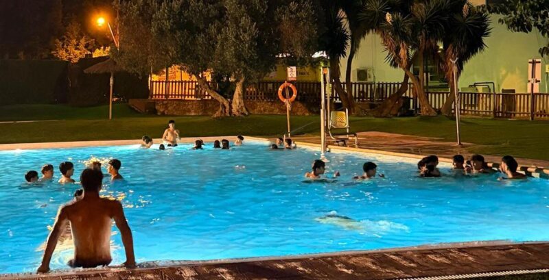 La Bustia piscina nit Sant Andreu