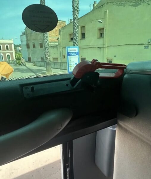 La Bustia detencio palanca autobus Martorell 3
