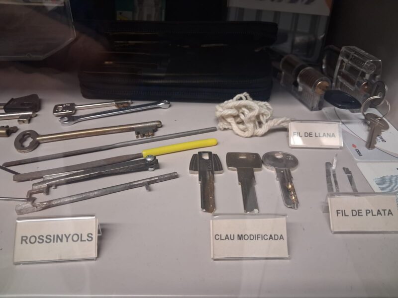 La Bustia material intervingut per robatoris escorcolls vehicles Mossos Martorell