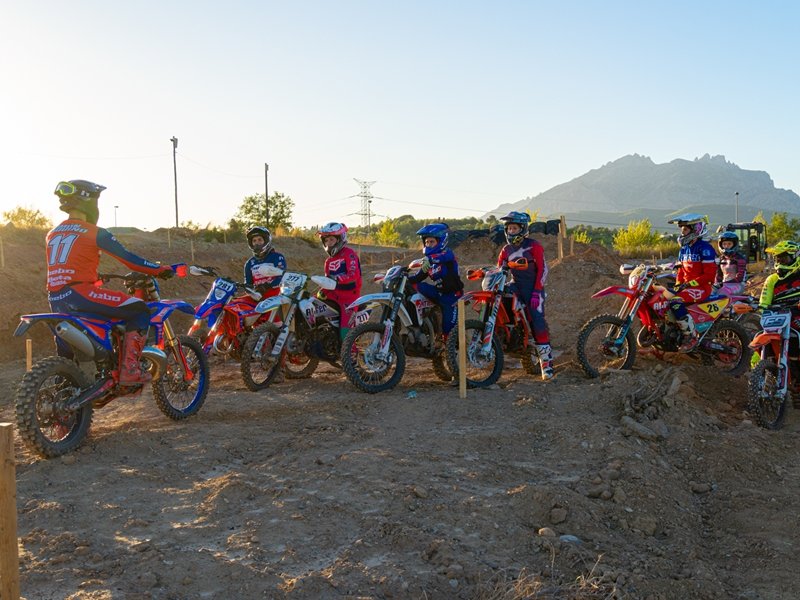 La Bustia noies entrenaments SuperEnduro Espanya 25 agost 2026 Abrera