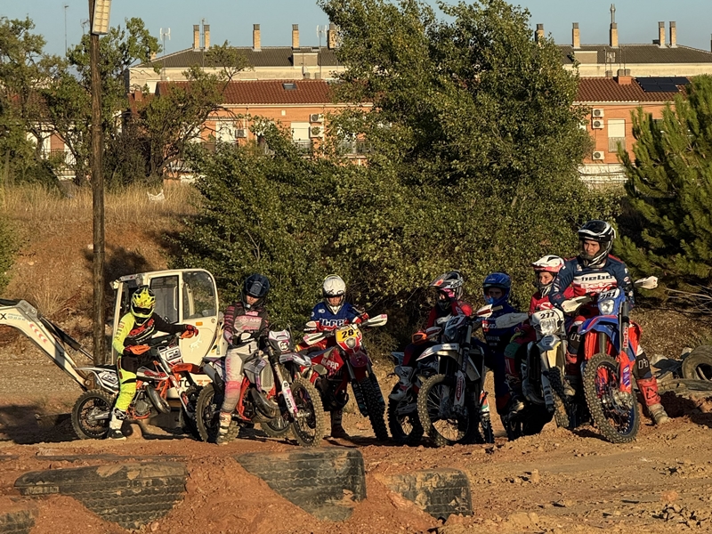La Bustia noies entrenaments SuperEnduro Espanya 25 agost 2026 Abrera