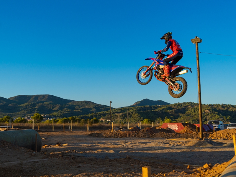 La Bustia noies entrenaments SuperEnduro Espanya 25 agost 2026 Abrera