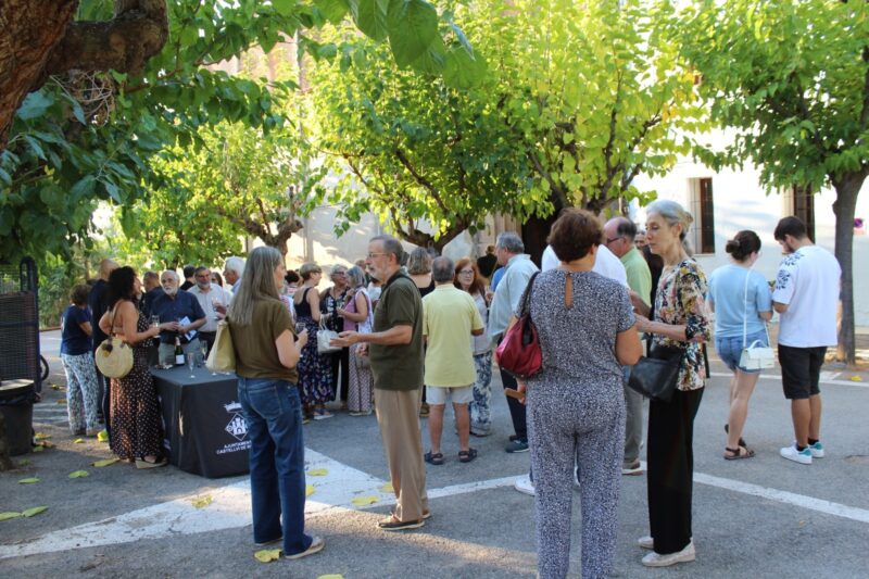 La Bustia inauguracio reproduccio retaule mare de deu antic convent Miralles Castellvi