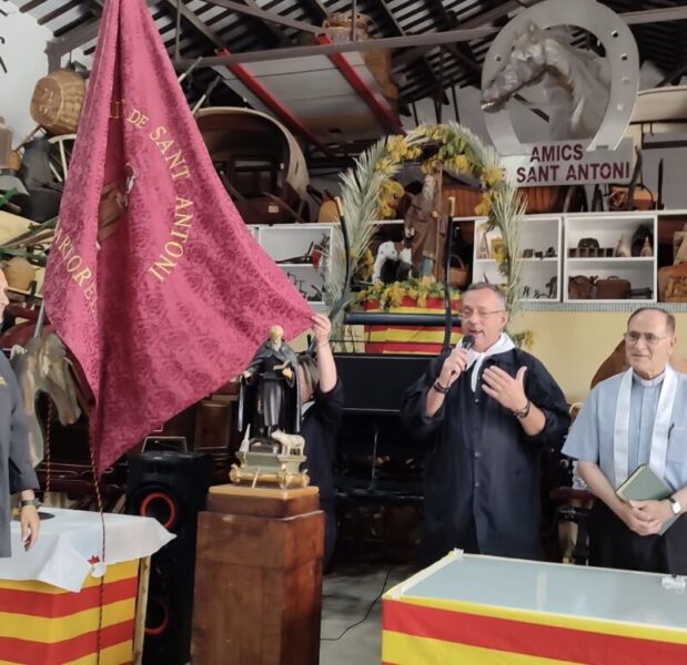 La Bustia presentacio i benediccio nova bandera Amics Sant Antoni Abat Martorell