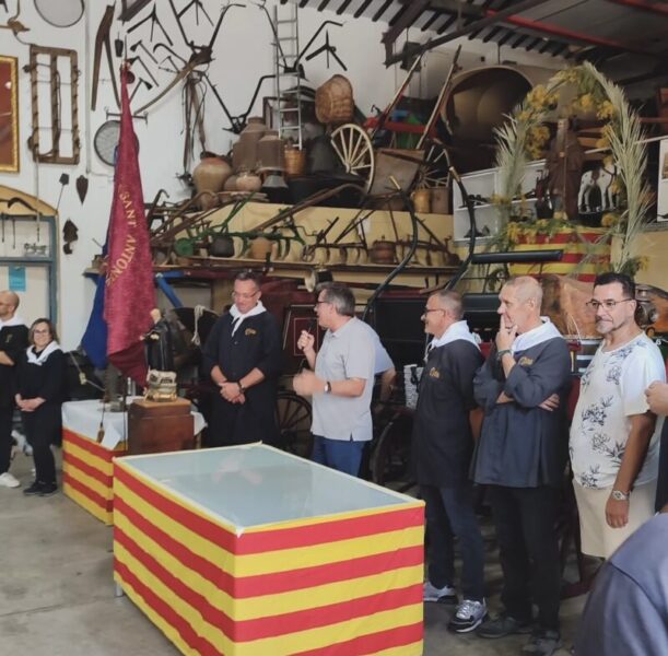 La Bustia presentacio i benediccio nova bandera Amics Sant Antoni Abat Martorell
