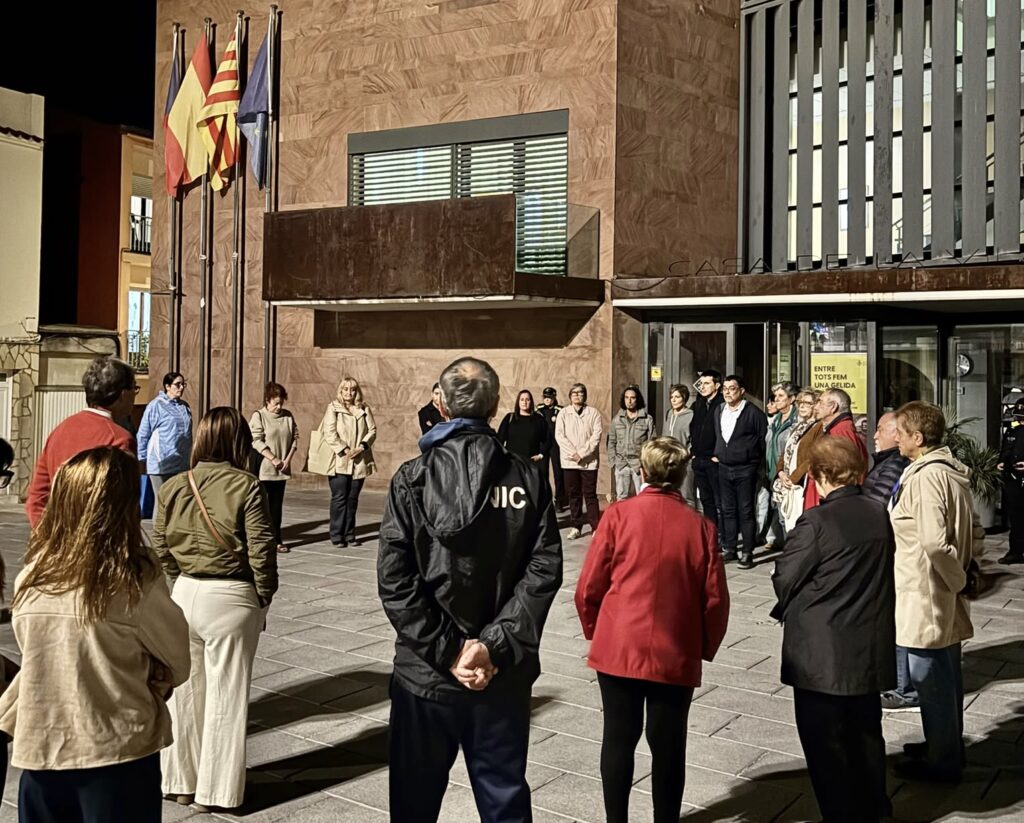 La Bustia minut de silenci dondol victimes accident tren Toledo 28 octubre 2026 Gelida