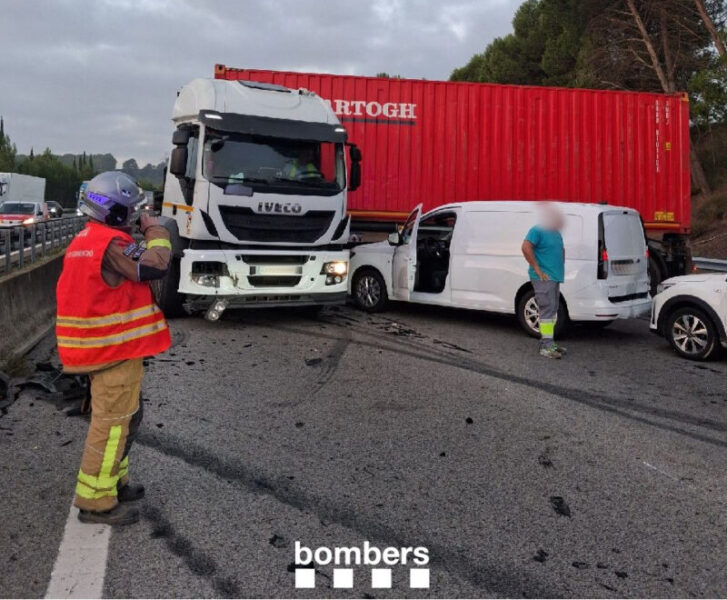 La Bustia retencions AP7 per accident Transit Subirats Bombers