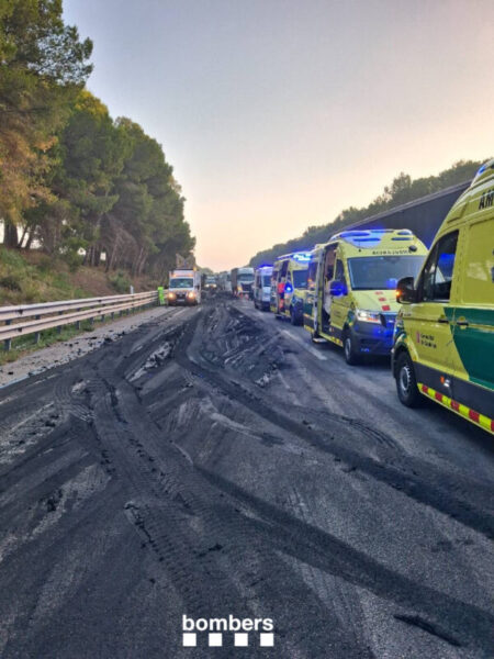 La Bustia retencions AP7 per accident Transit Subirats Bombers
