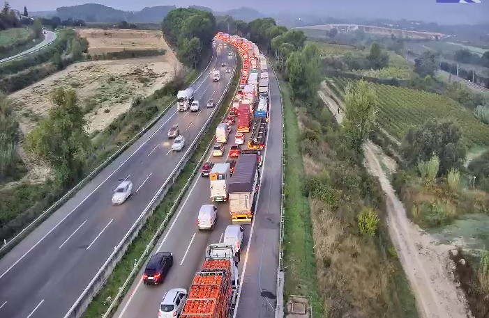 La Bustia retencions AP7 per accident Transit Subirats